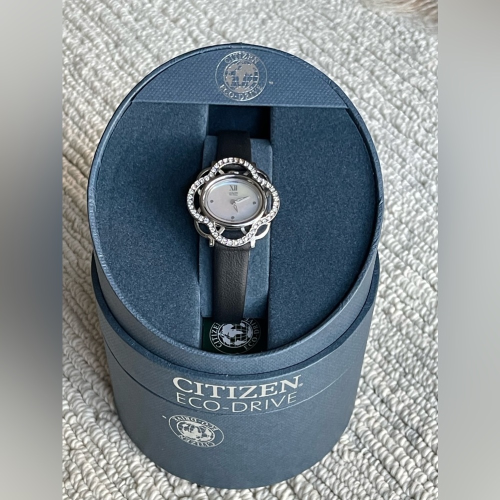 CITIZEN Quartz Eco-Drive Lady’s Watch. Black leather band. EUC. - Picture 4 of 9